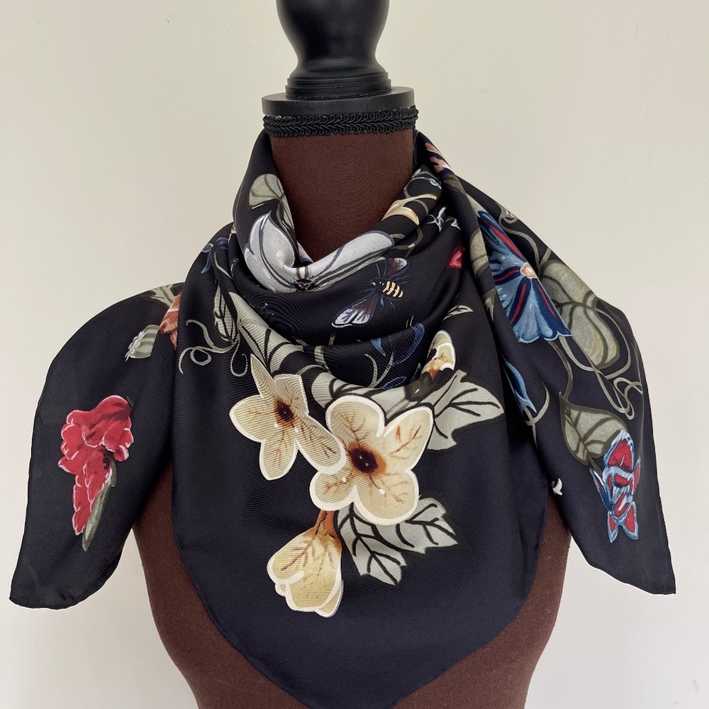 New Authentic Gucci Scarf Flora Knight Print Black Multicolor Silk Scarf… - Picture 9 of 16